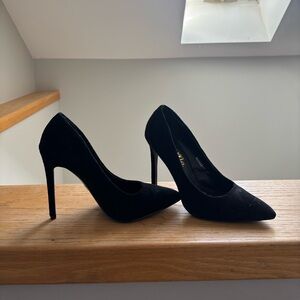 PAIR OF BUSINESS STILETTO HEELS - BLACK SIZE 7